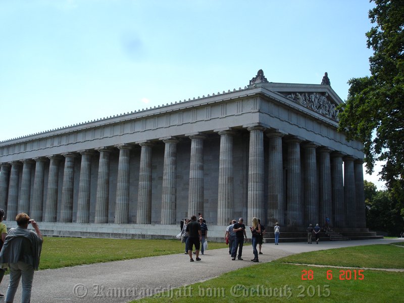 die Walhalla - dem griechischen Parthenon nachempfunden.jpg -                                